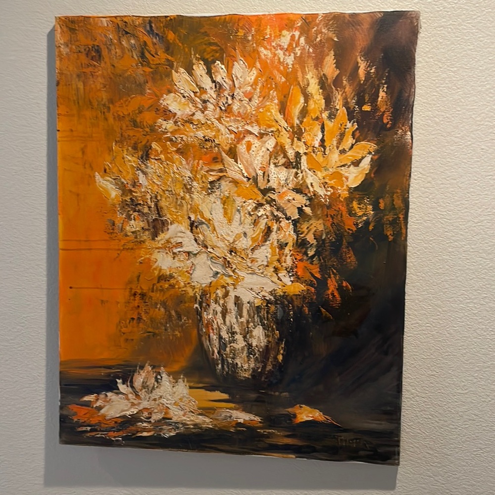 Vintage painting vase w flowers